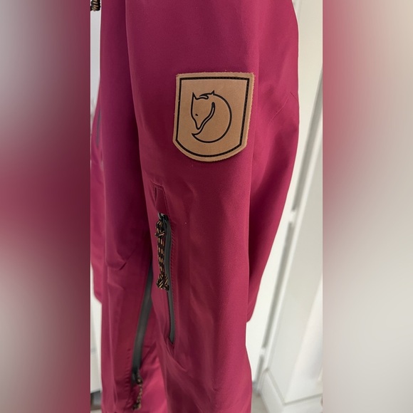 Fjallraven Dark Fuchsia Waterproof Keb Eco-Shell Jacket Sz XS - Picture 12 of 16